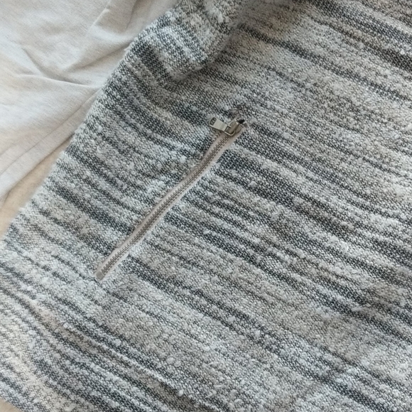 Ann Taylor Loft sweatshirt small gray and black - Picture 4 of 7